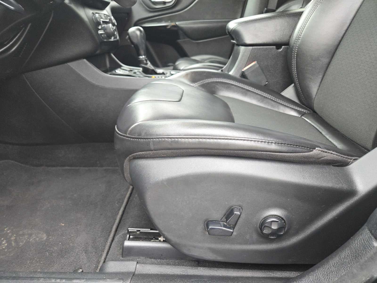 2020 Jeep Cherokee Altitude