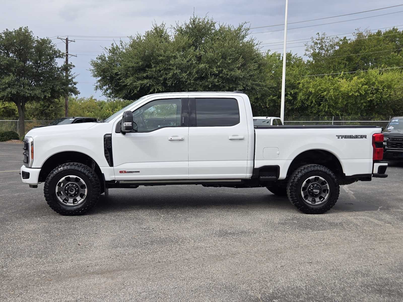 2023 Ford Super Duty F-250 Pickup LARIAT
