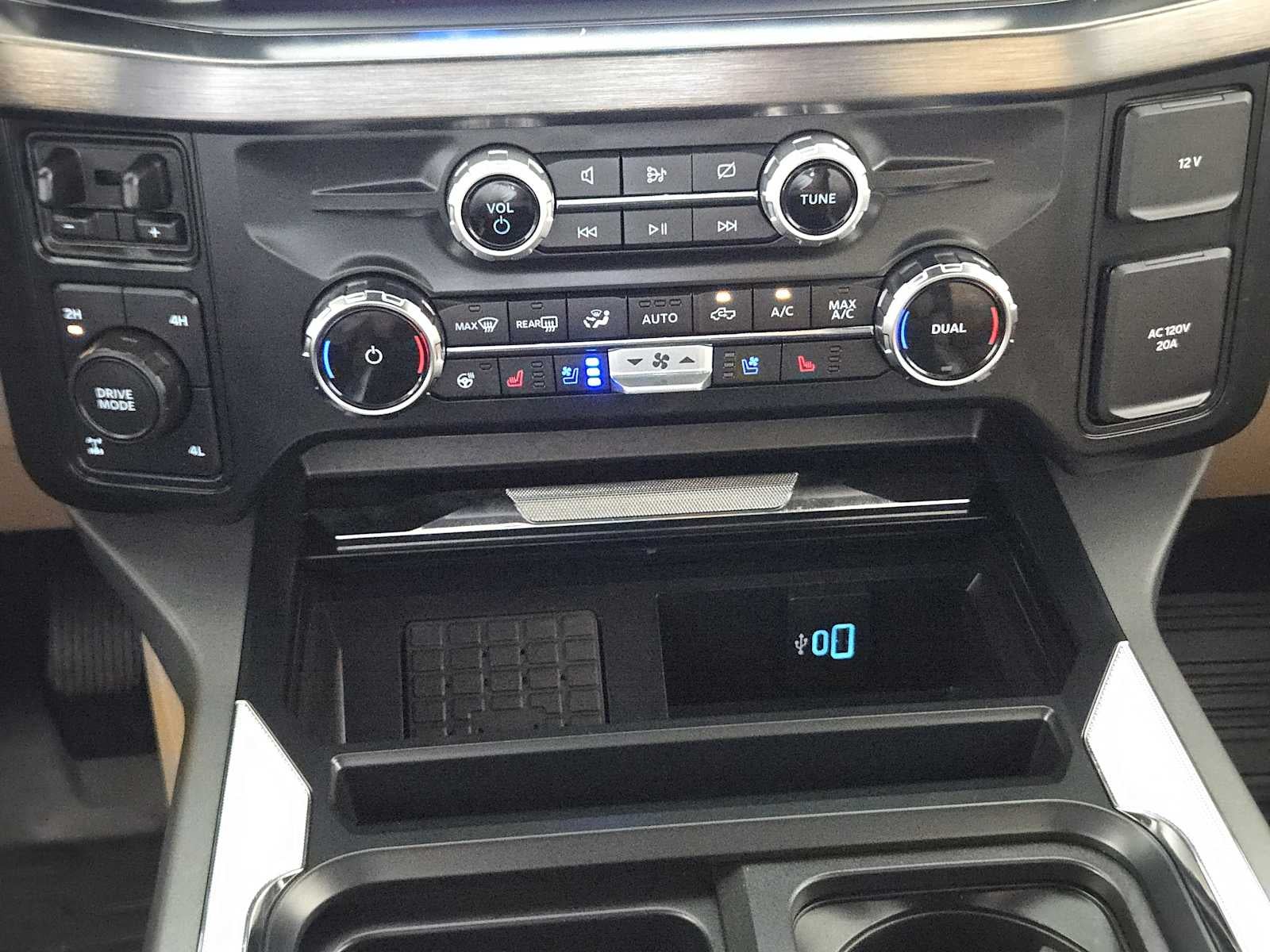 2024 Ford Super Duty F-250 Pickup LARIAT