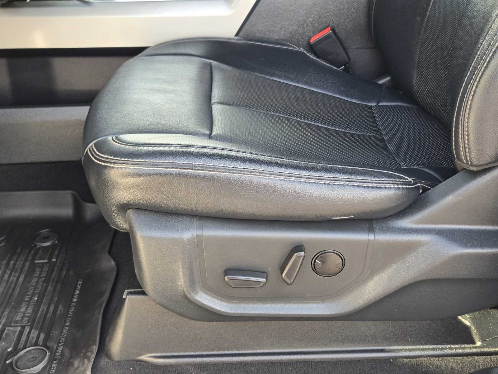 2022 Ford Super Duty F-350 SRW Pickup LARIAT