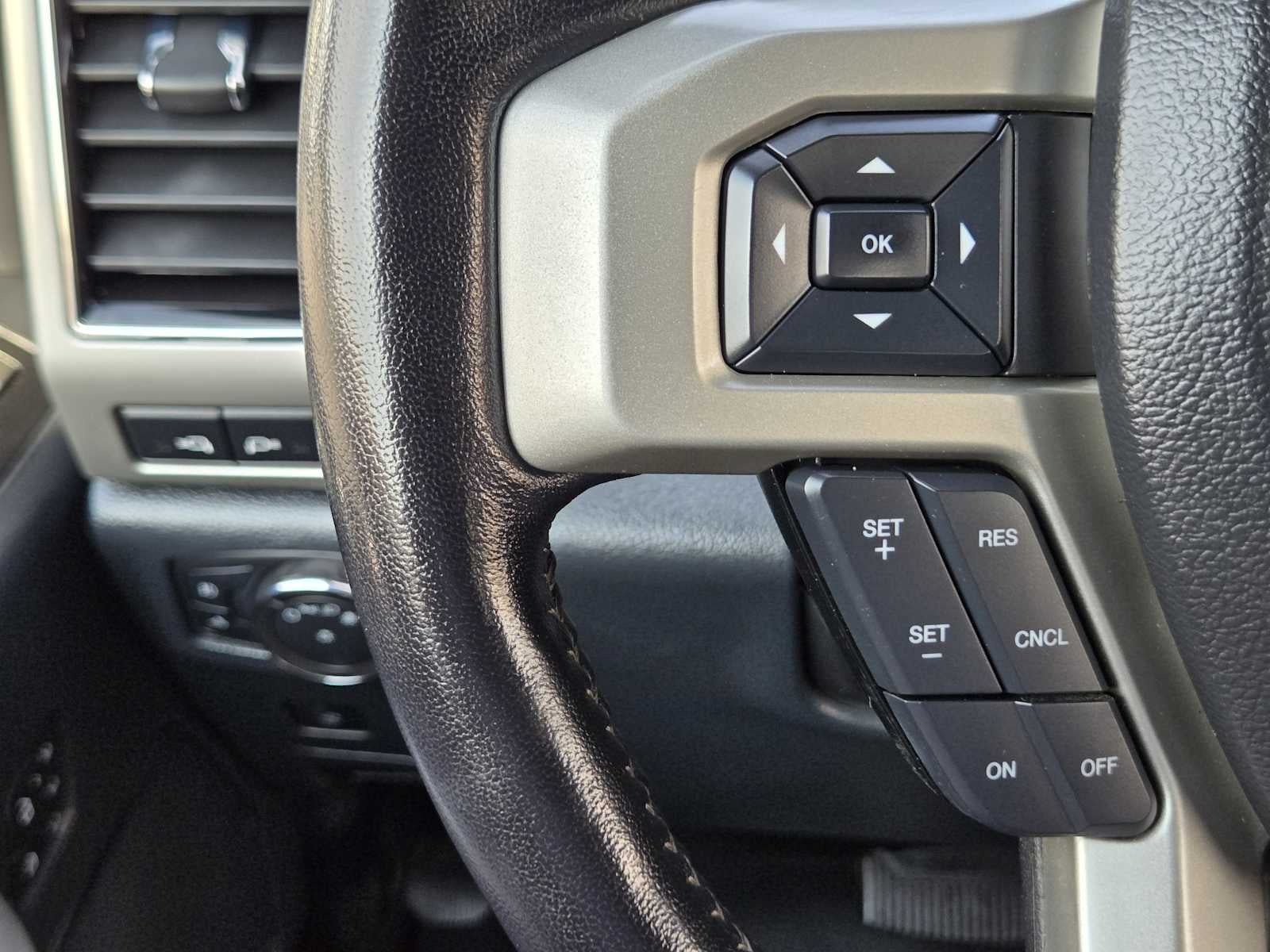 2022 Ford Super Duty F-350 SRW Pickup LARIAT