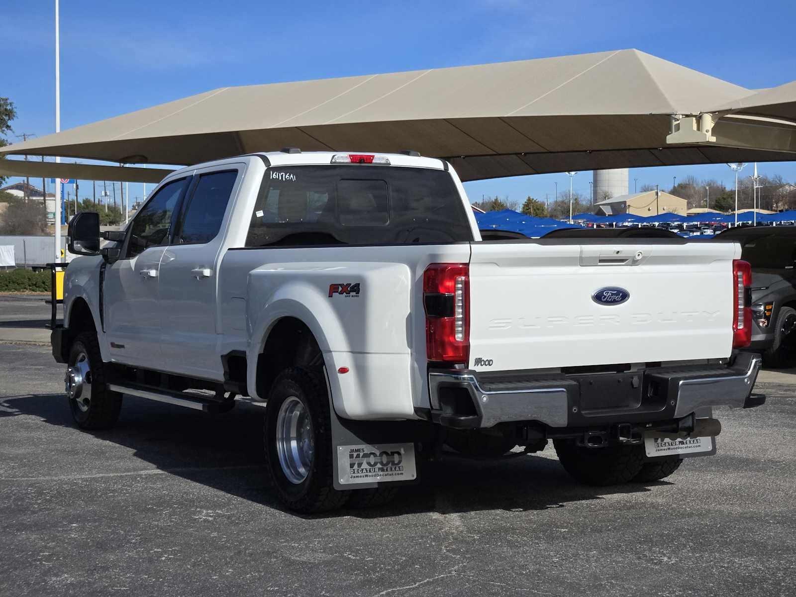 2024 Ford Super Duty F-350 DRW LARIAT