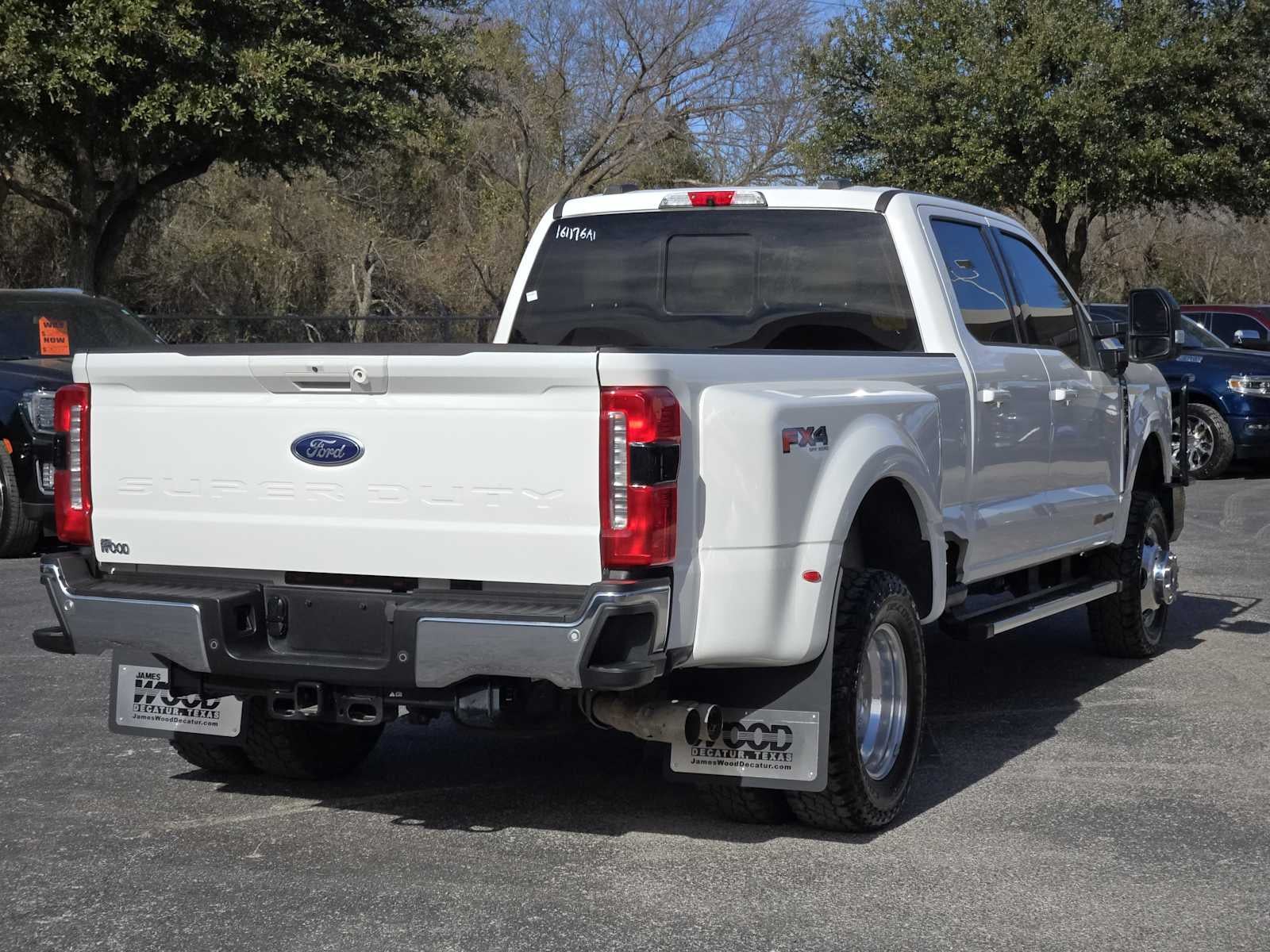 2024 Ford Super Duty F-350 DRW LARIAT