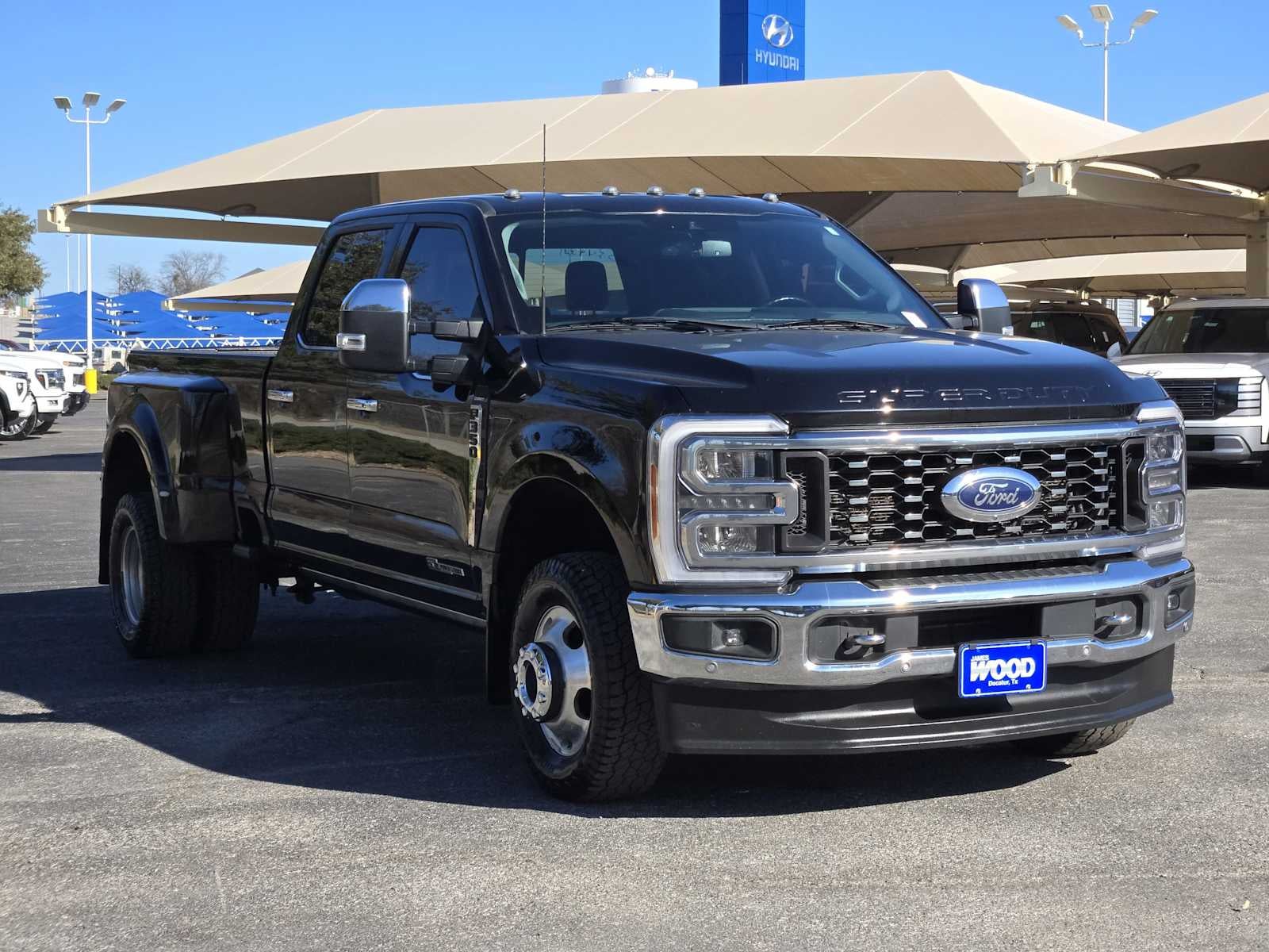 2023 Ford Super Duty F-350 DRW LARIAT