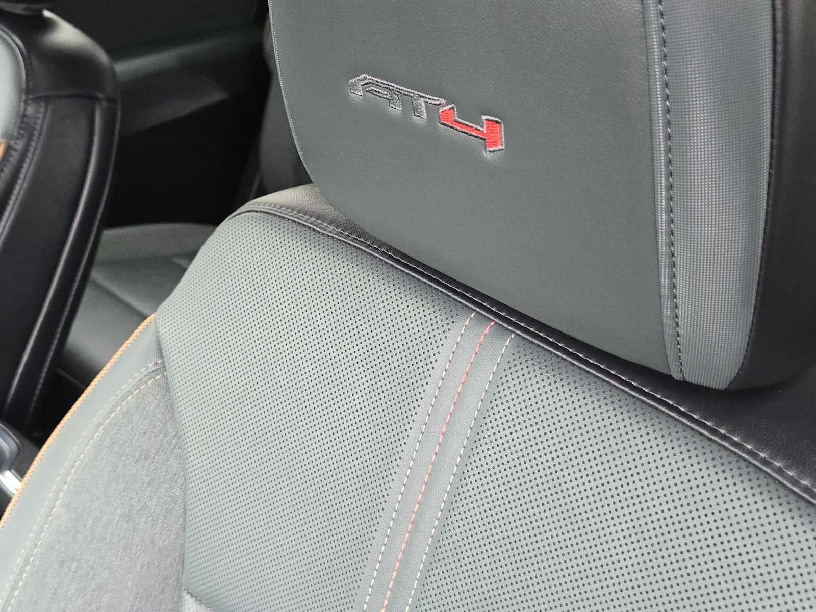 2025 GMC Acadia AWD AT4