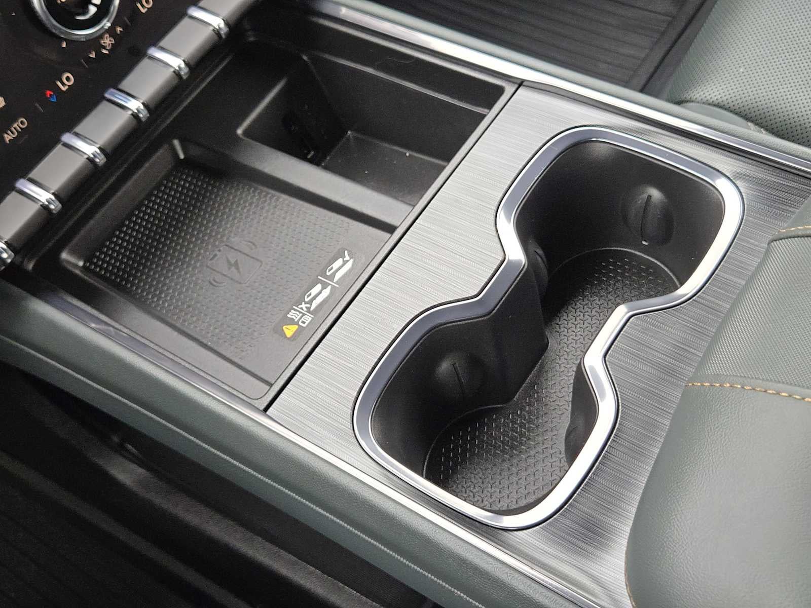 2025 GMC Acadia AWD AT4