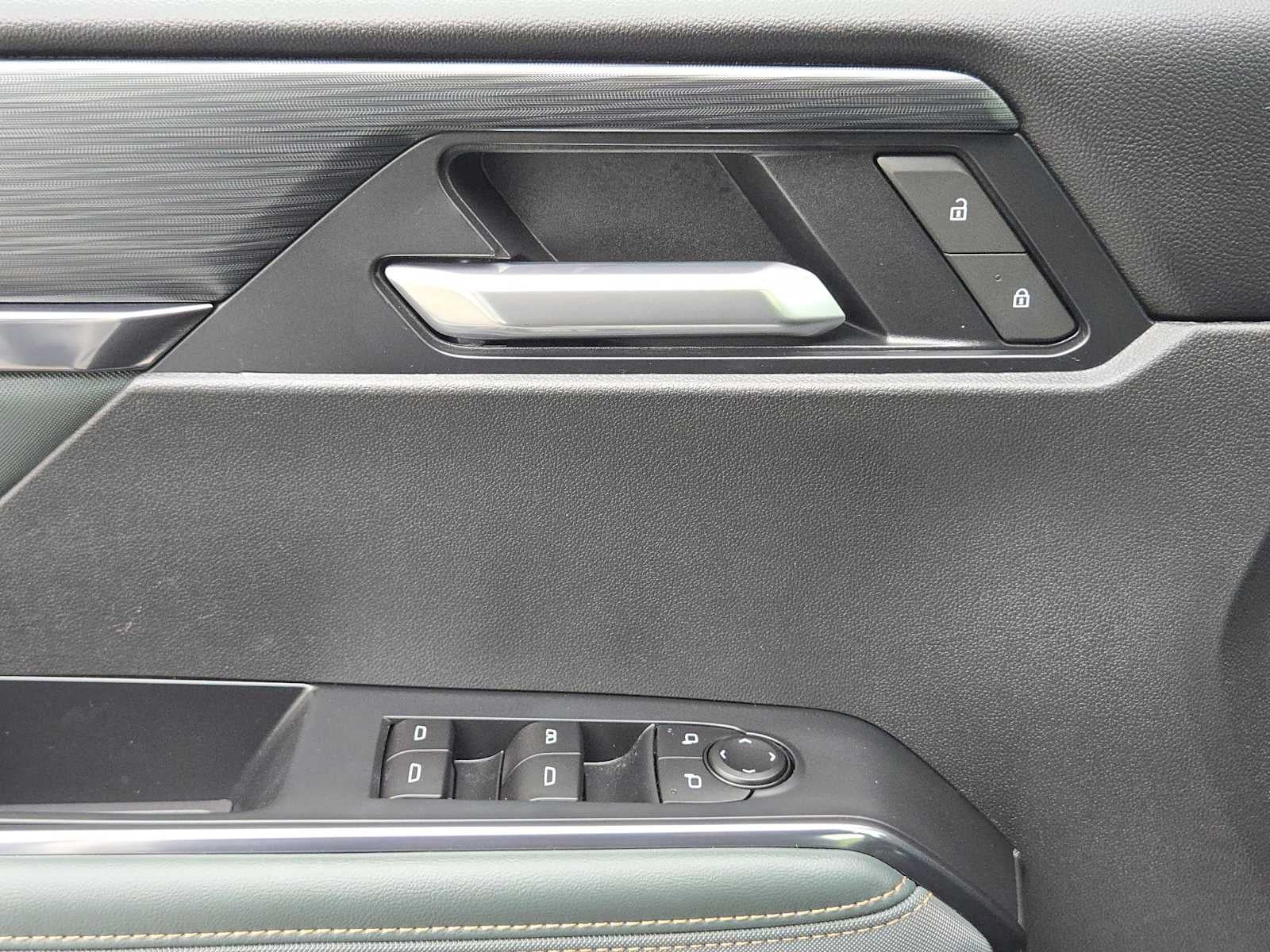 2025 GMC Acadia AWD AT4