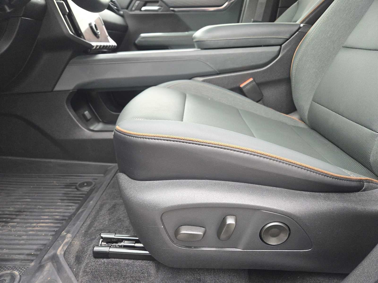 2025 GMC Acadia AWD AT4