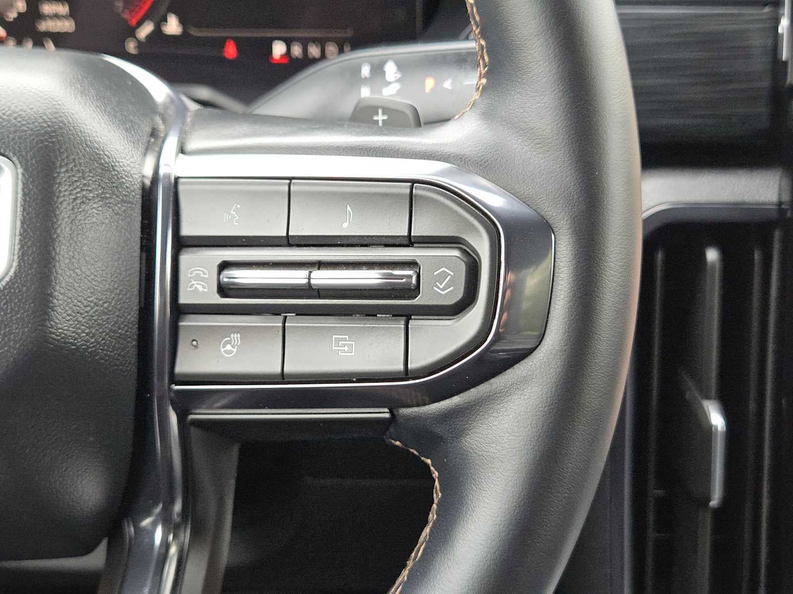 2025 GMC Acadia AWD AT4