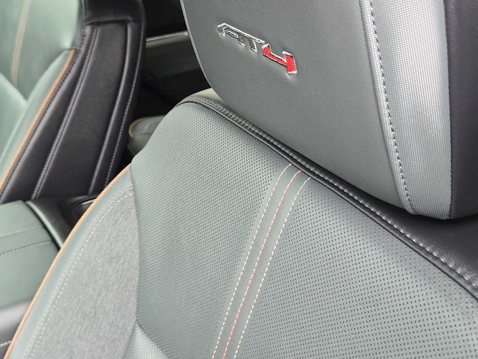 2025 GMC Acadia AWD AT4