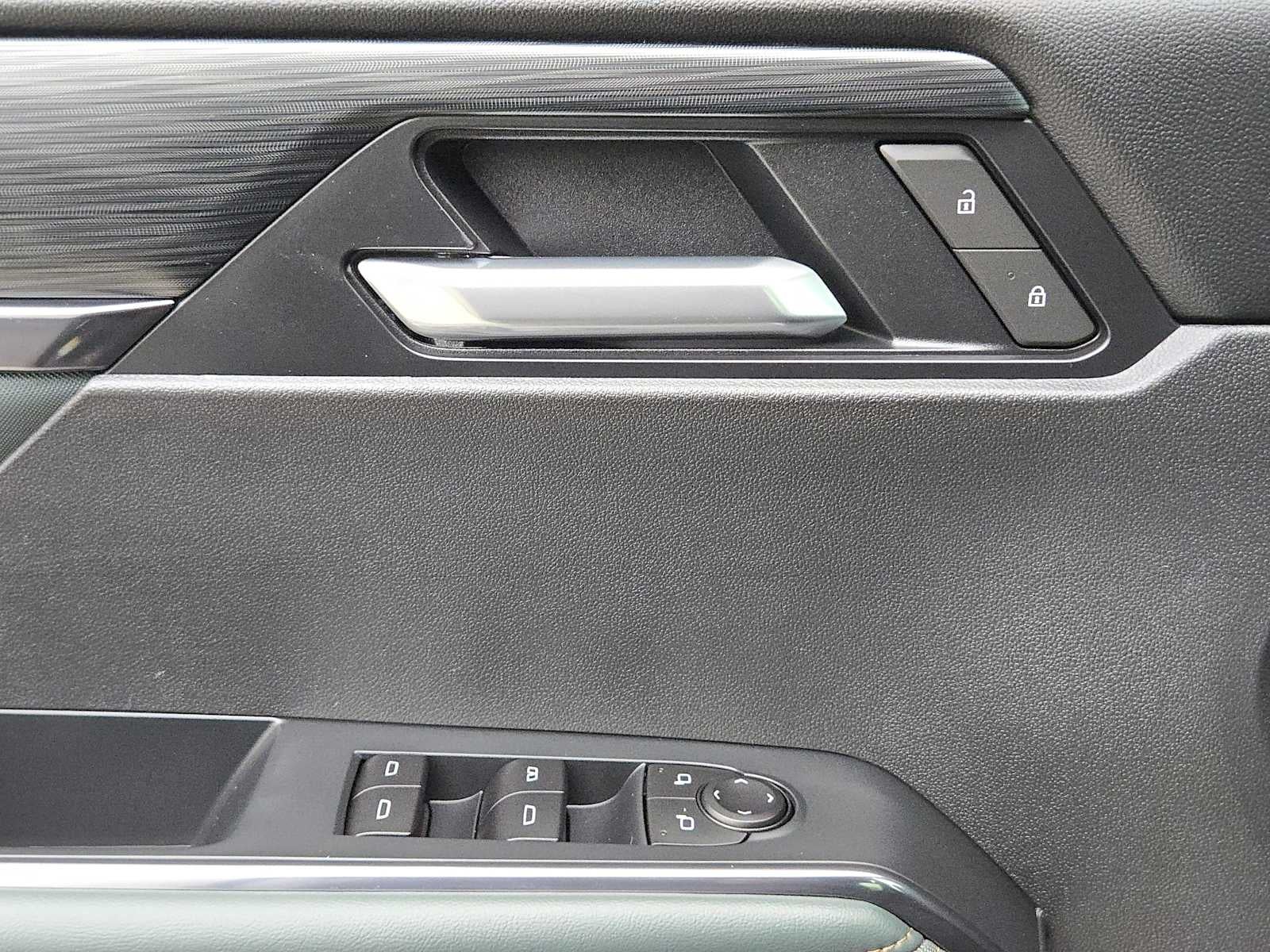 2025 GMC Acadia AWD AT4