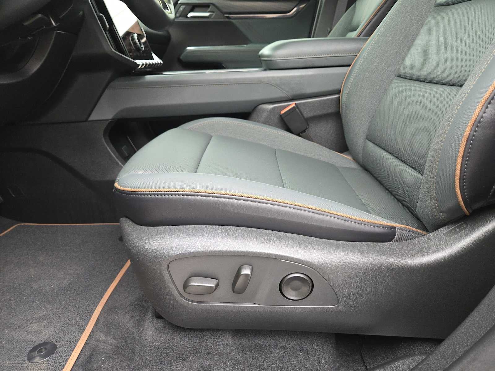 2025 GMC Acadia AWD AT4