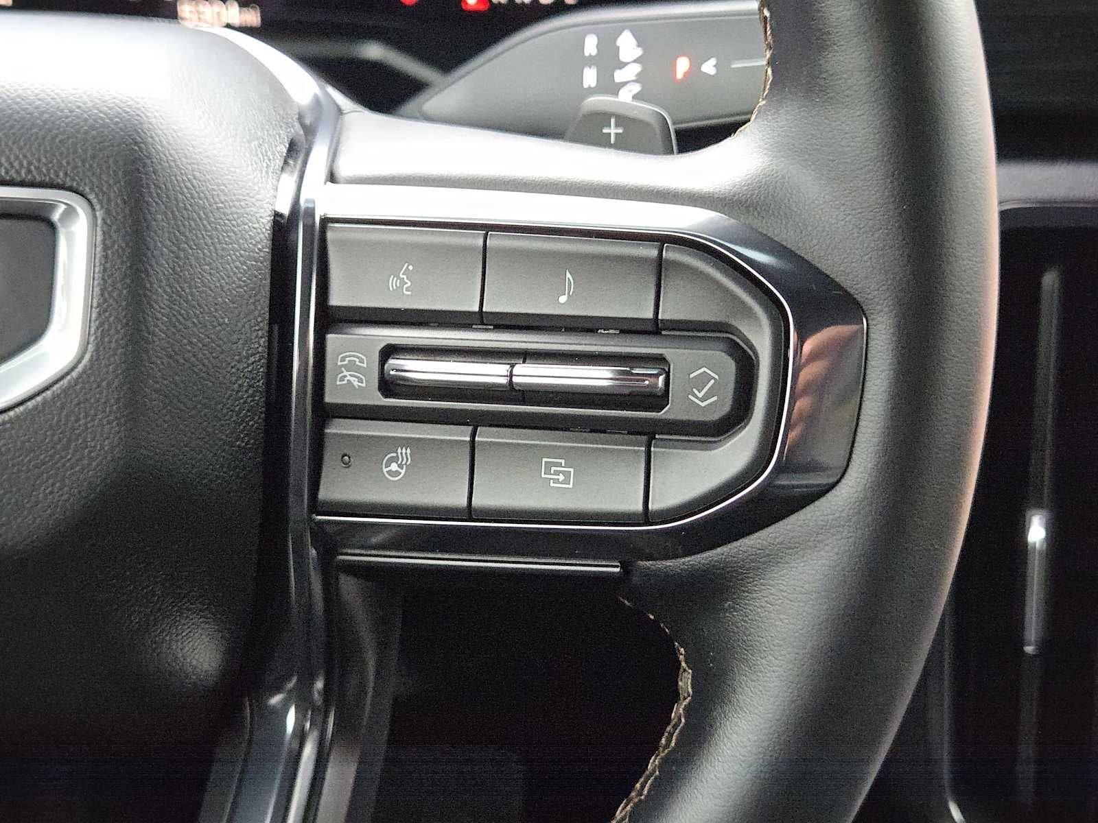 2025 GMC Acadia AWD AT4