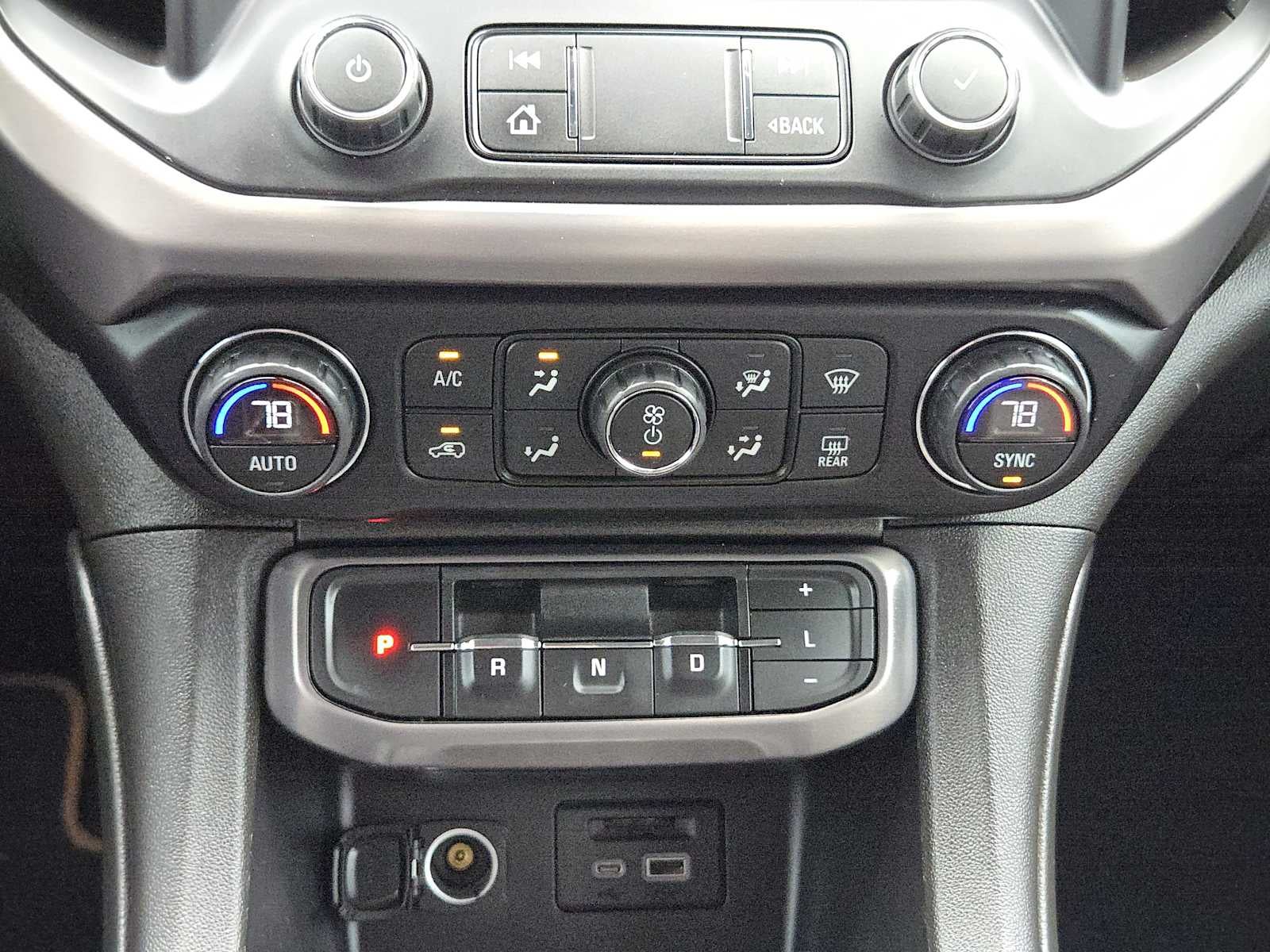 2022 GMC Acadia AT4
