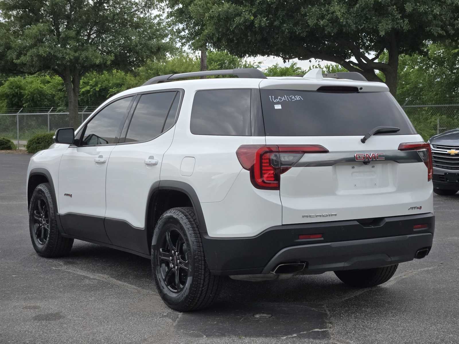 2022 GMC Acadia AT4