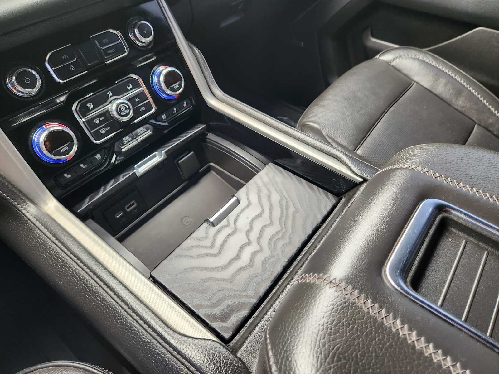 2022 GMC Yukon Denali Denali