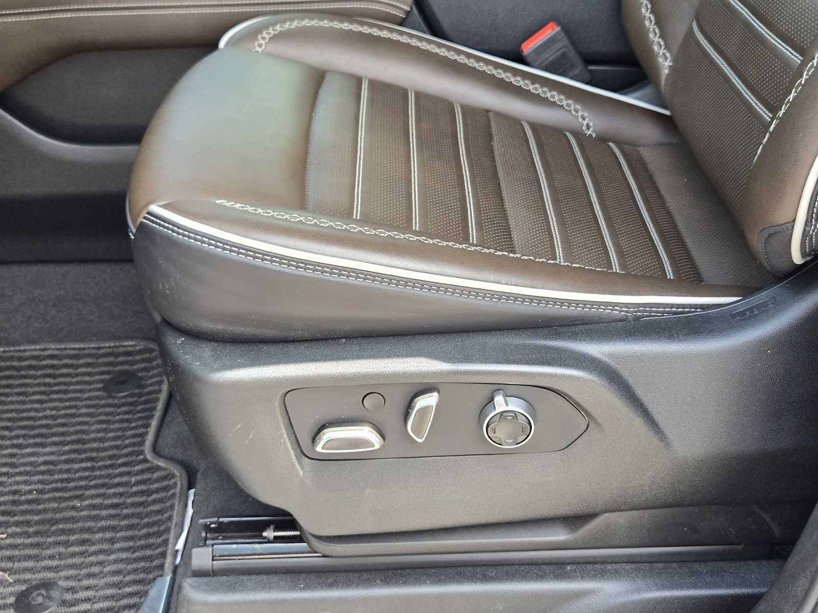 2025 GMC Yukon Denali Ultimate Denali Ultimate