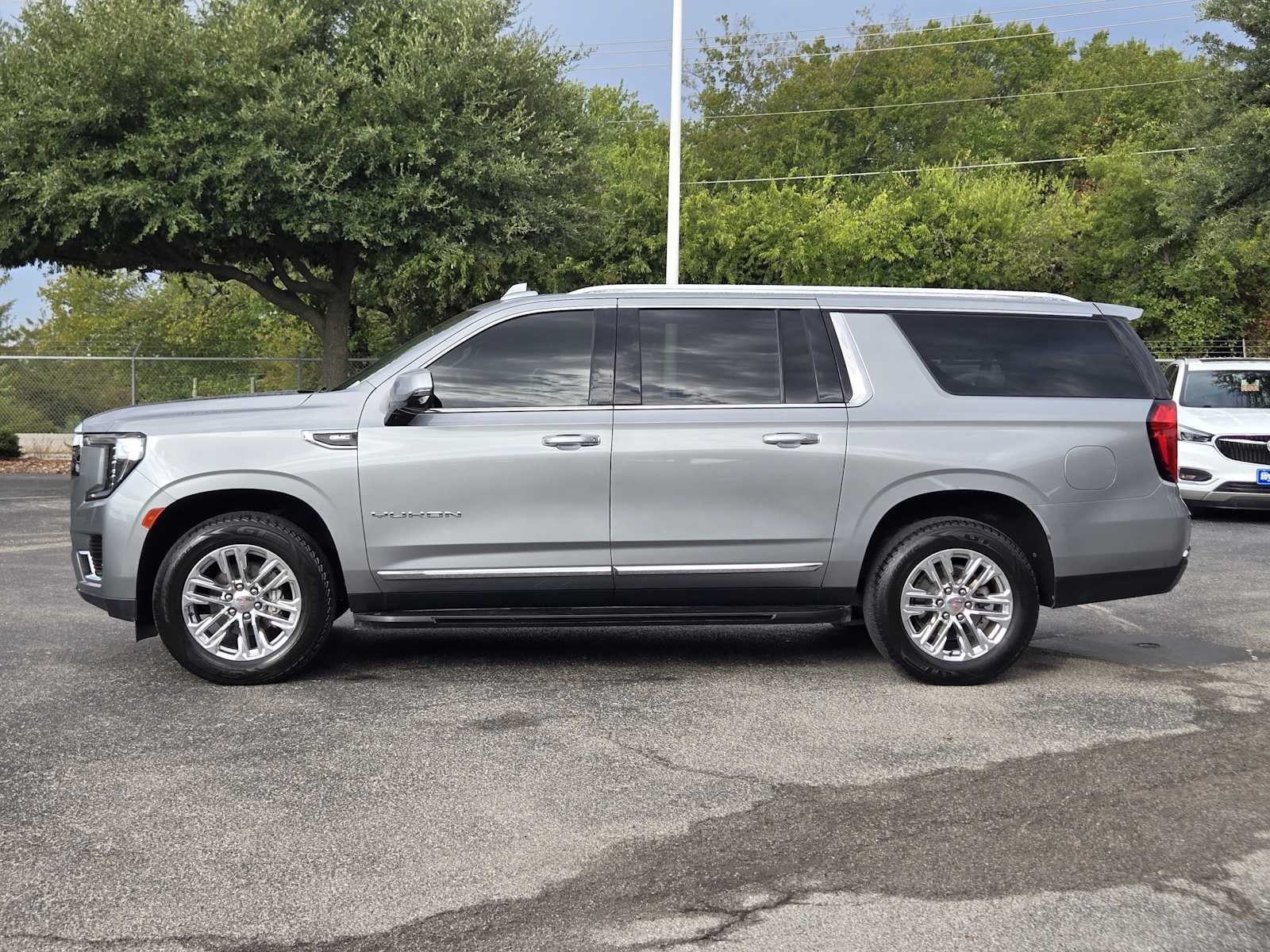 2023 GMC Yukon XL SLT