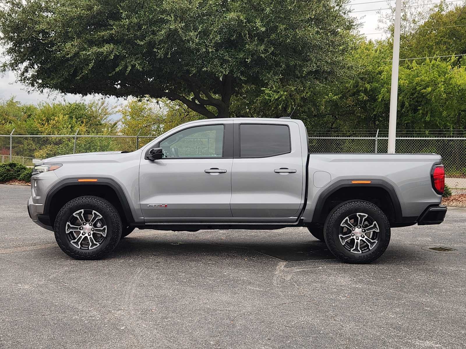 2023 GMC Canyon 4WD AT4