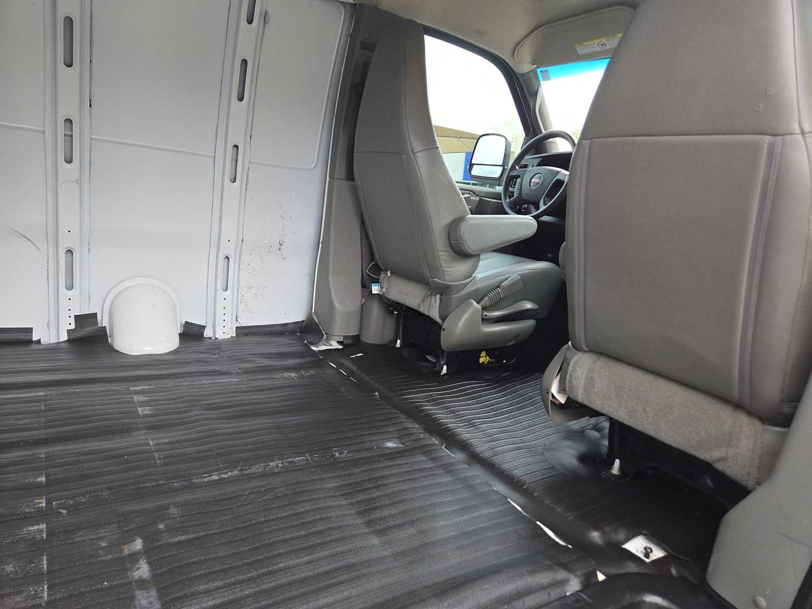 2020 GMC Savana Cargo Van RWD 2500 135"