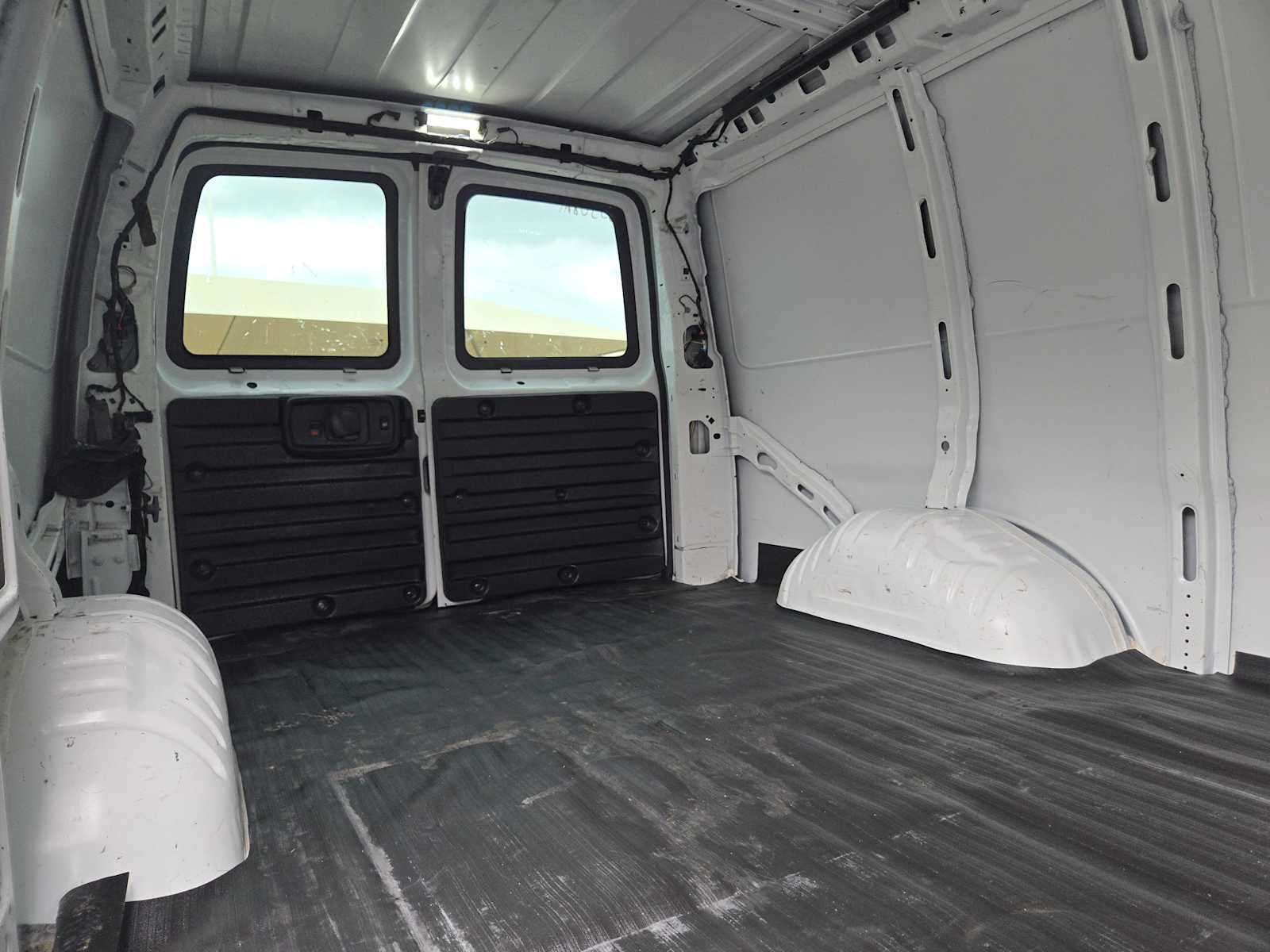 2020 GMC Savana Cargo Van RWD 2500 135"