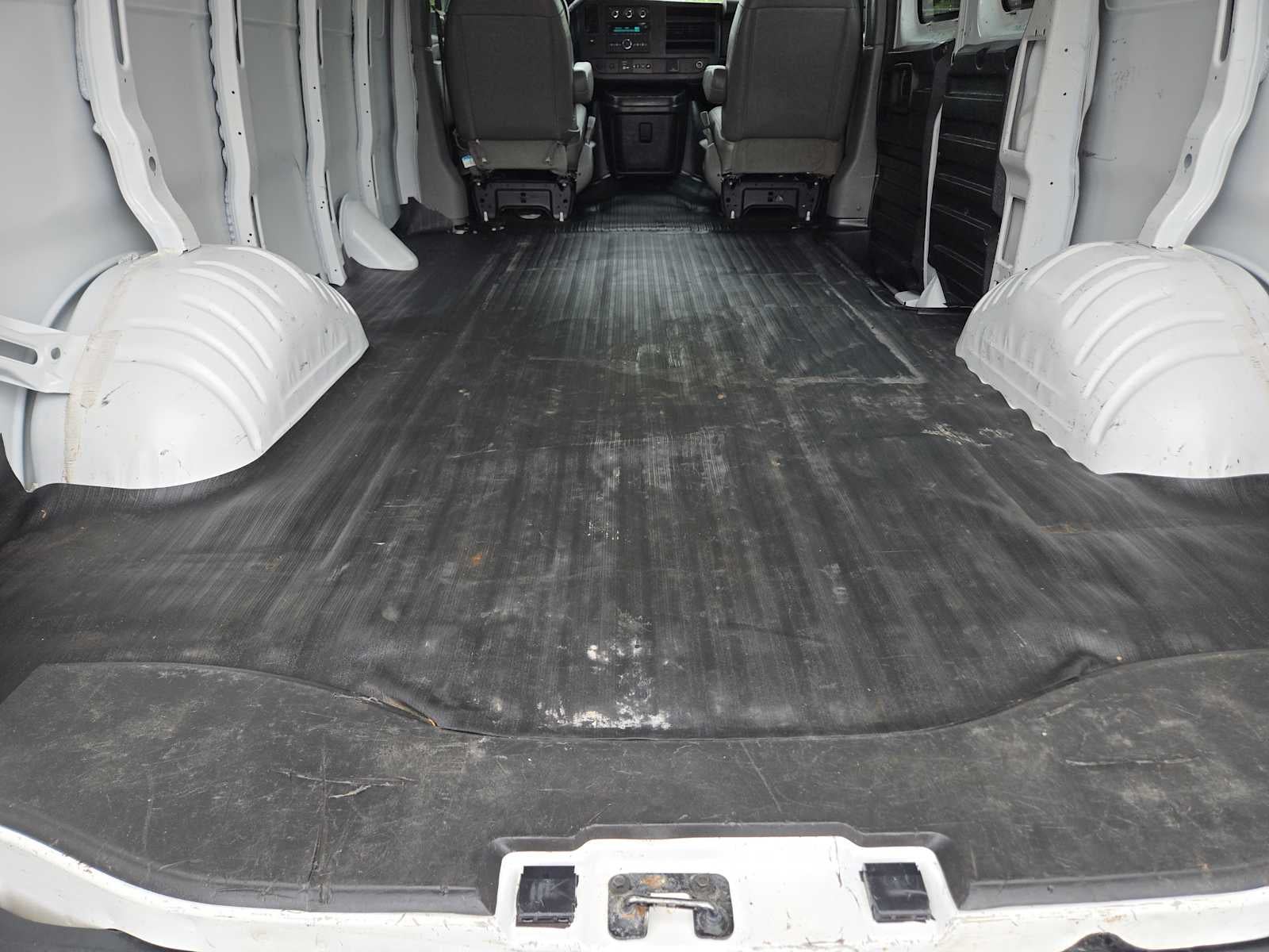 2020 GMC Savana Cargo Van RWD 2500 135"