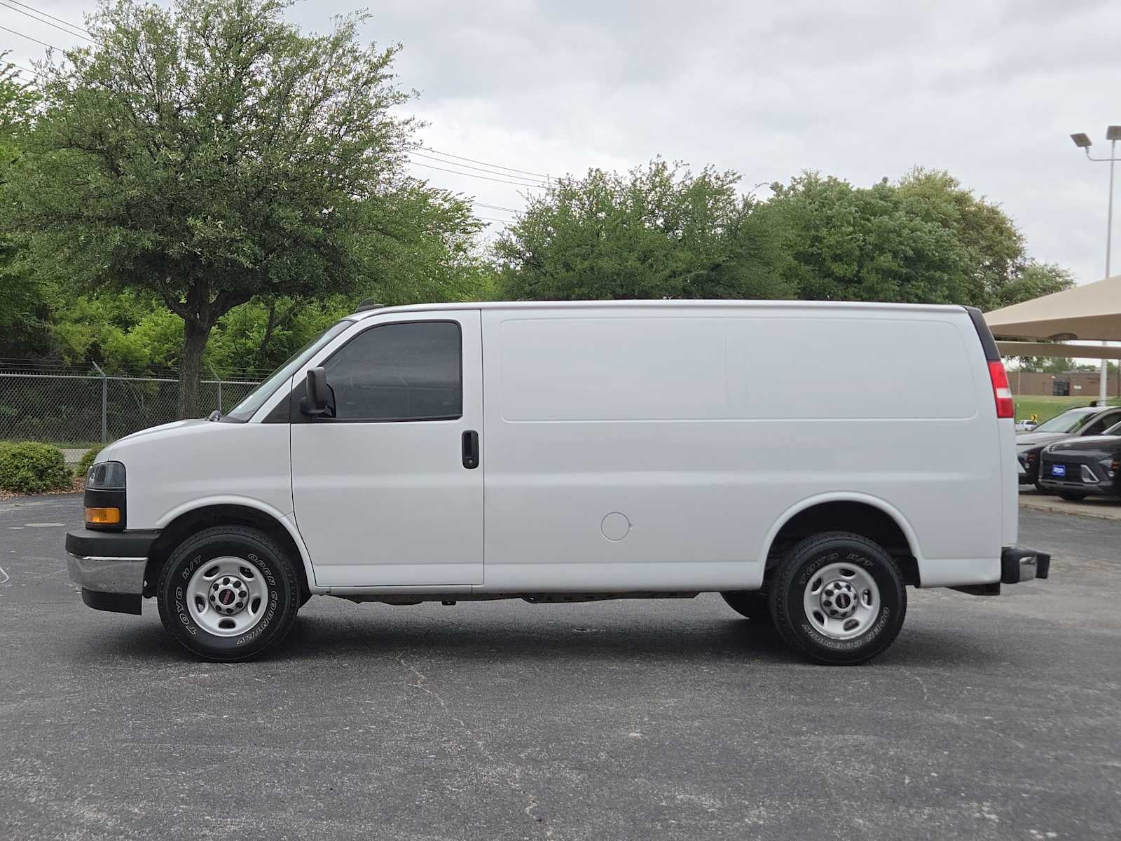 2020 GMC Savana Cargo Van RWD 2500 135"