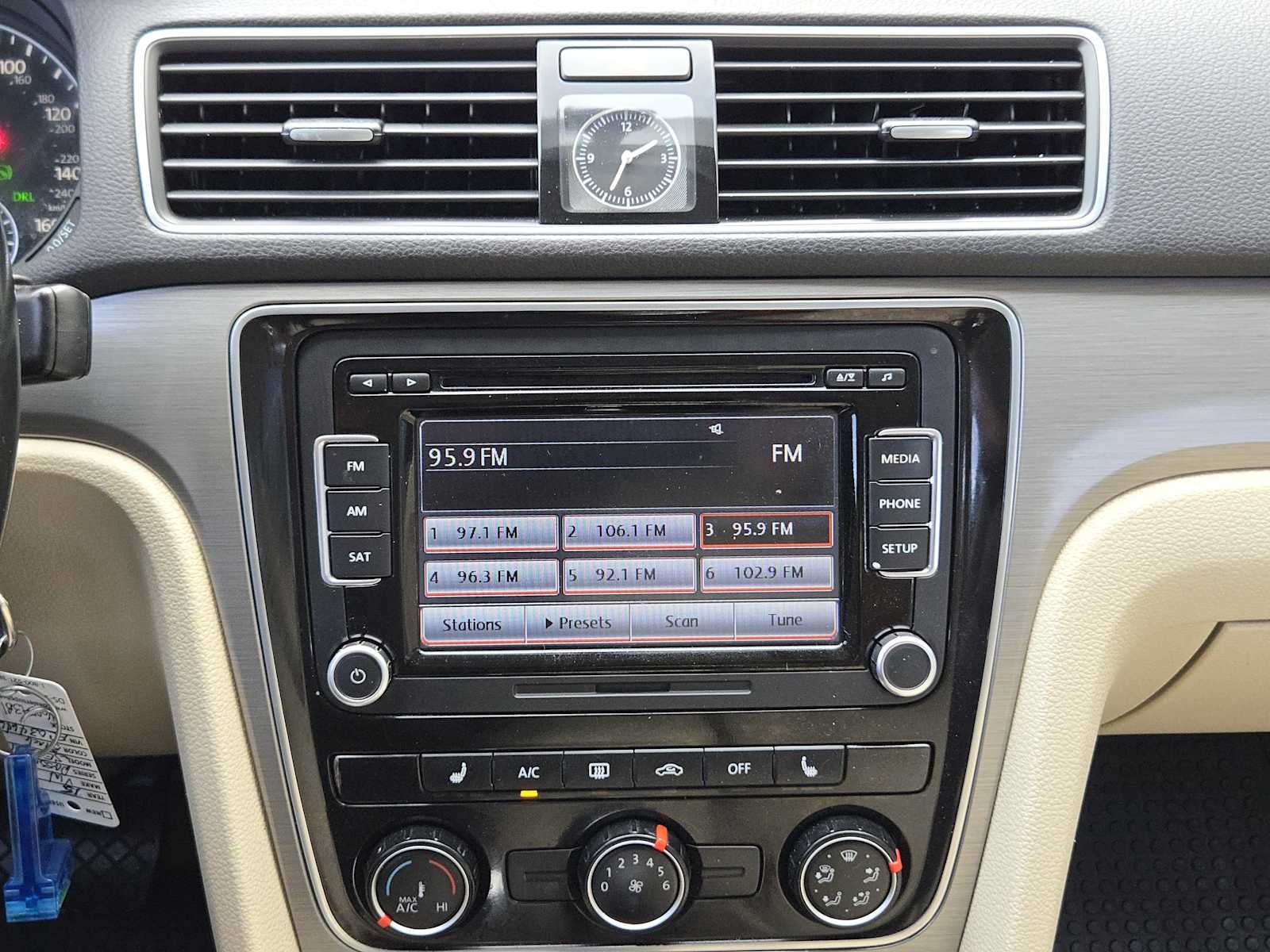 2015 Volkswagen Passat 2.0L TDI SE w/Sunroof