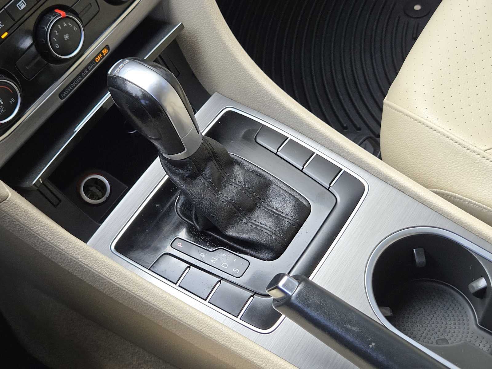 2015 Volkswagen Passat 2.0L TDI SE w/Sunroof