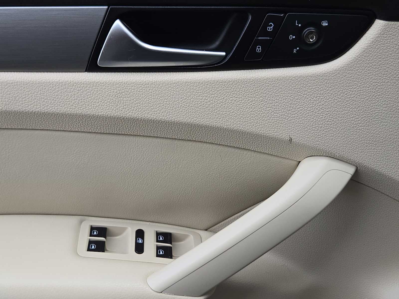 2015 Volkswagen Passat 2.0L TDI SE w/Sunroof