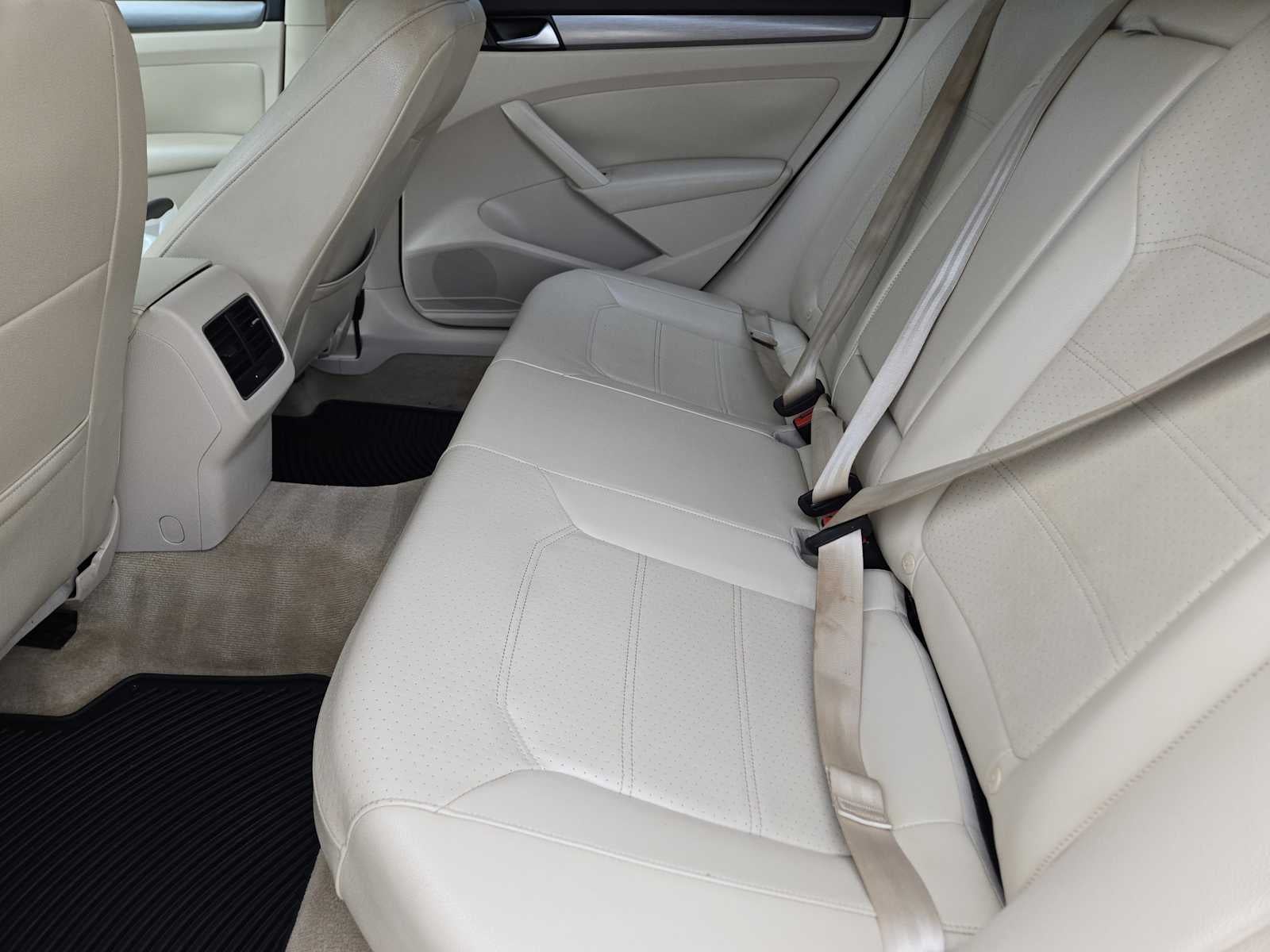 2015 Volkswagen Passat 2.0L TDI SE w/Sunroof