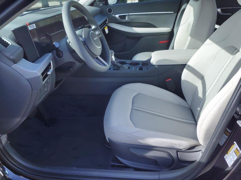 2025 Hyundai SONATA SE