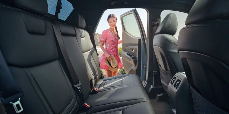 Rear seat access of Hyundai Santa Cruz